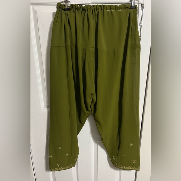 Beautiful outfit - Picture 2 of 4